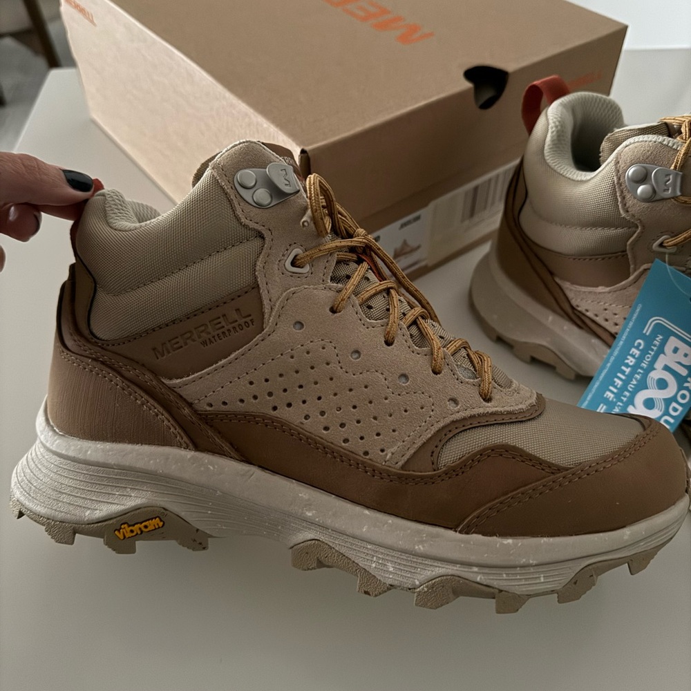 Women's Winter Boots in Brown and Tan